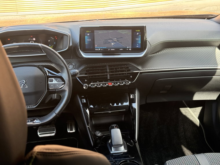 Vehicle Image 25