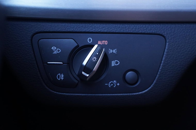 Vehicle Image 25