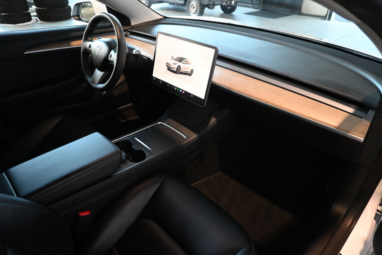 Vehicle Image 30