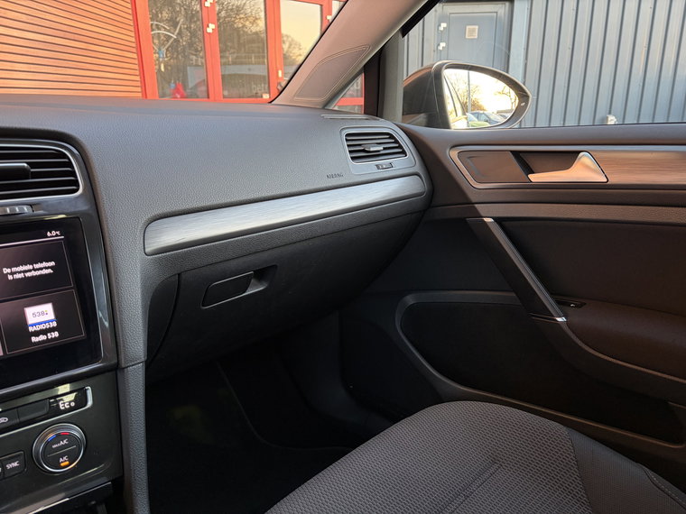 Vehicle Image 52