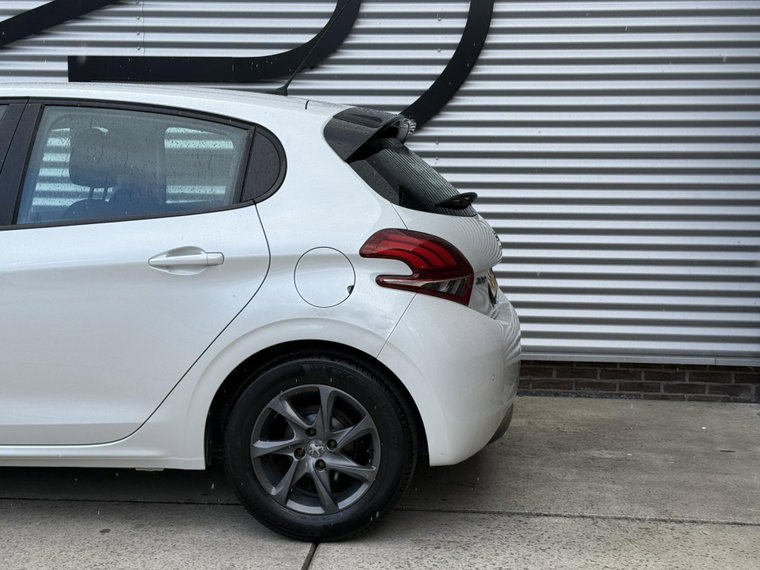 Vehicle Image 32