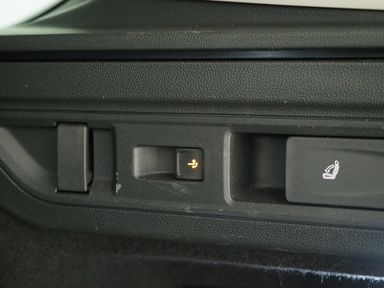 Vehicle Image 40