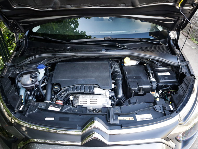 Vehicle Image 16