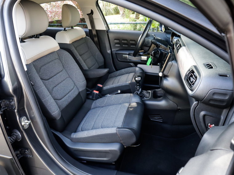 Vehicle Image 21