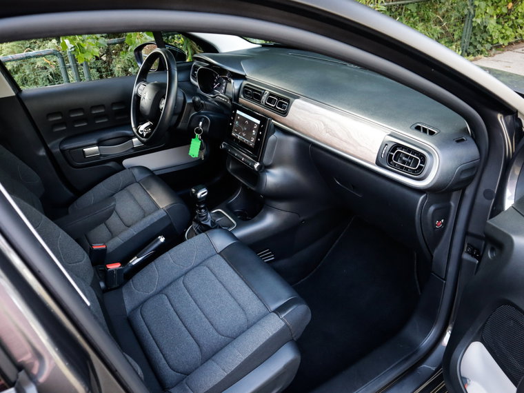Vehicle Image 22