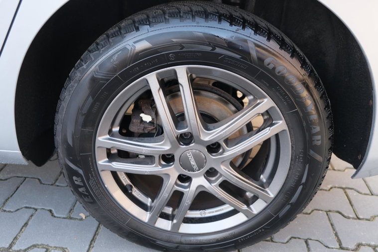 Vehicle Image 23