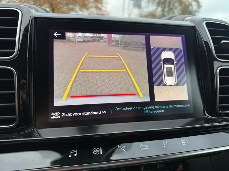 Vehicle Image 37