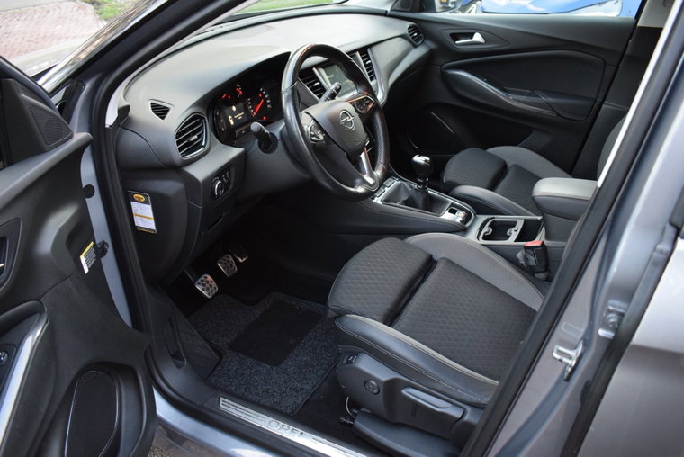 Vehicle Image 32