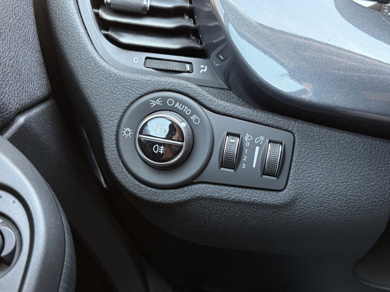 Vehicle Image 42