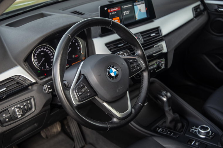Vehicle Image 25