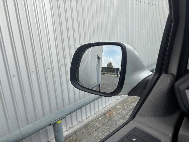 Vehicle Image 26