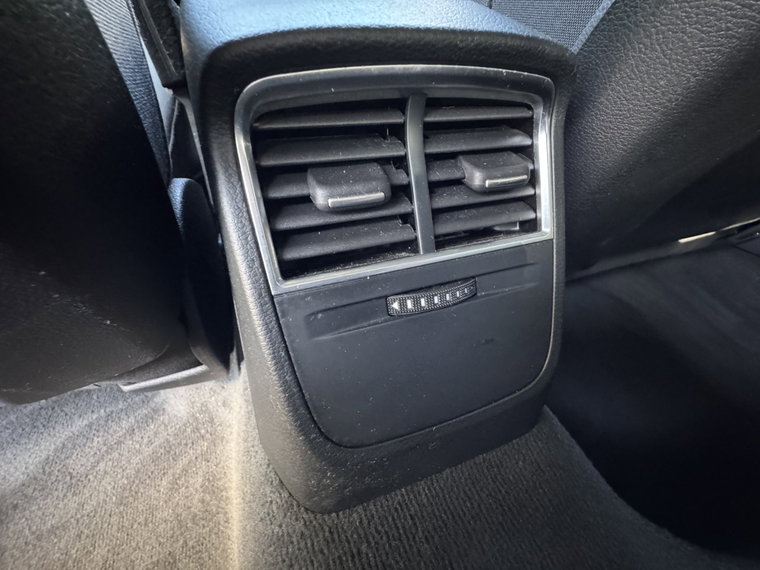 Vehicle Image 27