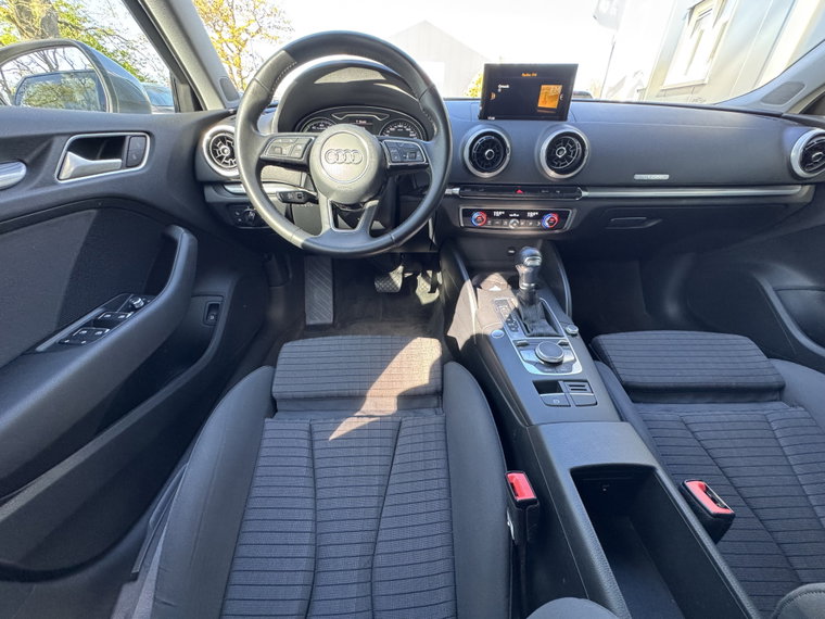 Vehicle Image 28