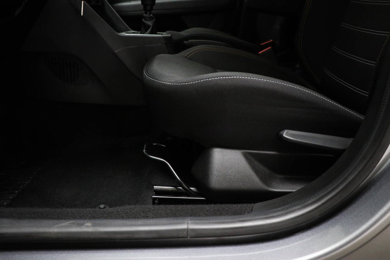 Vehicle Image 25