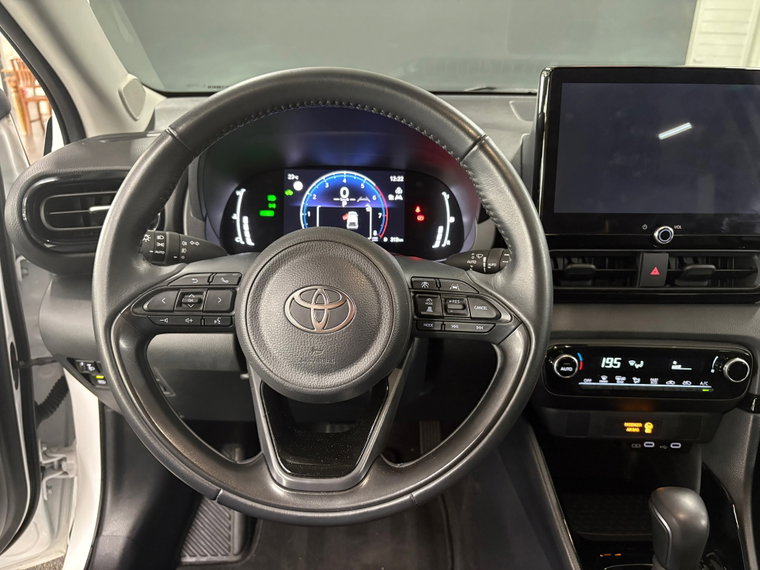 Vehicle Image 12