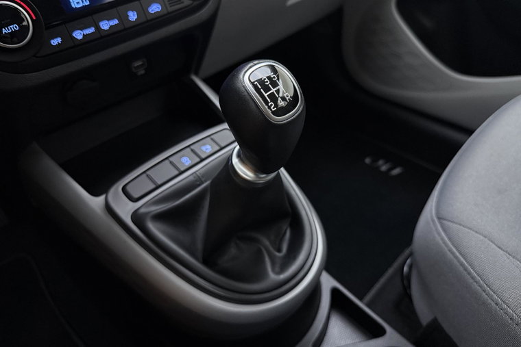 Vehicle Image 25