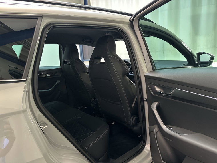 Vehicle Image 17