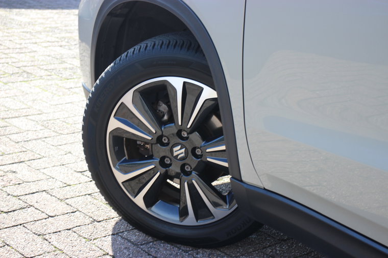 Vehicle Image 16