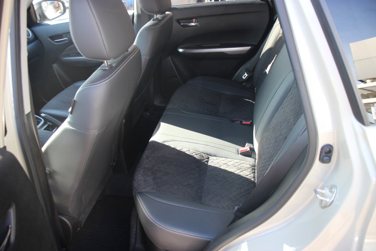 Vehicle Image 9