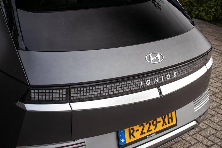 Vehicle Image 32