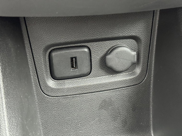 Vehicle Image 32