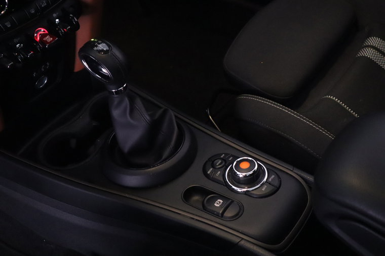 Vehicle Image 33