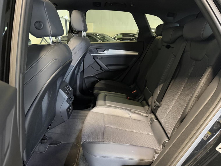 Vehicle Image 35