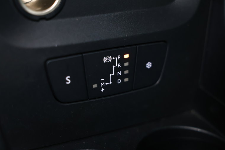 Vehicle Image 25