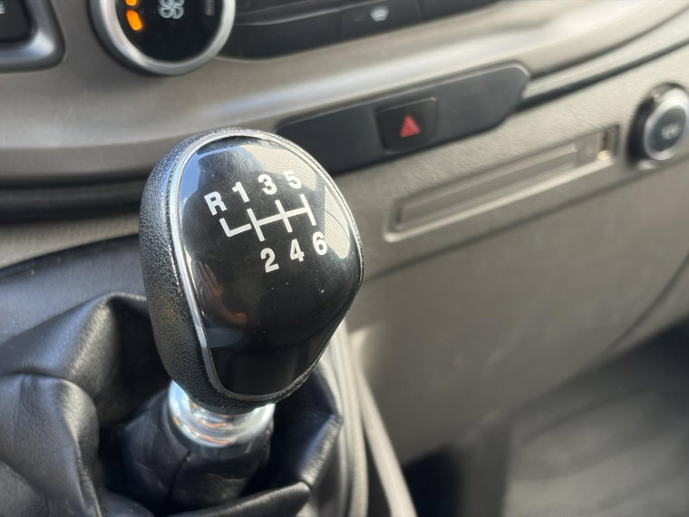 Vehicle Image 32