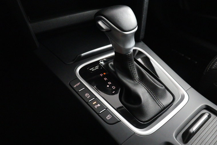 Vehicle Image 25