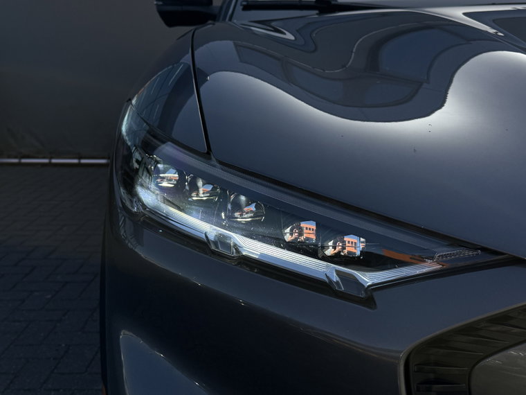 Vehicle Image 33