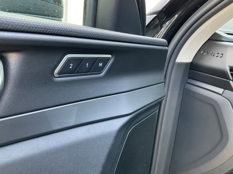 Vehicle Image 28