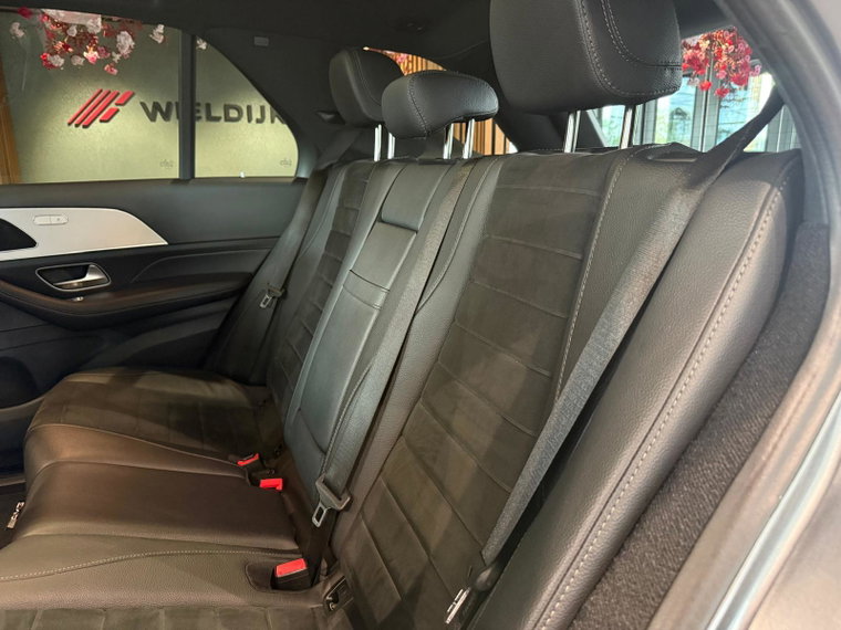 Vehicle Image 38