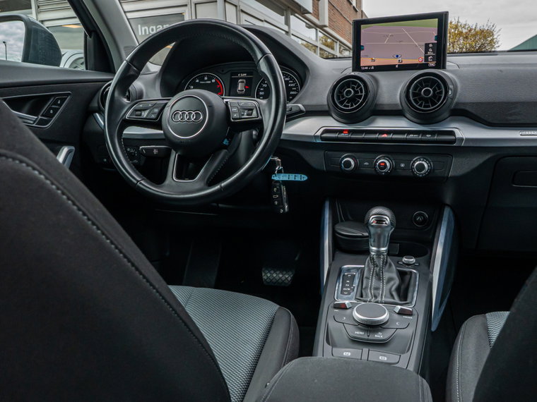 Vehicle Image 25