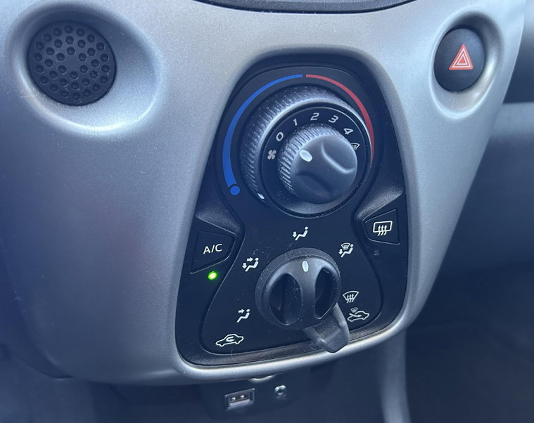 Vehicle Image 16