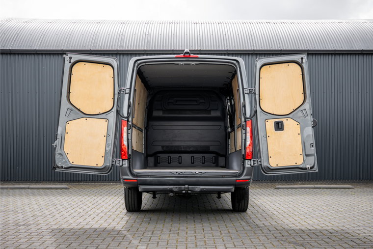 Vehicle Image 9