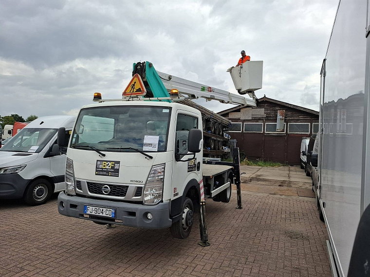 Vehicle Image 16