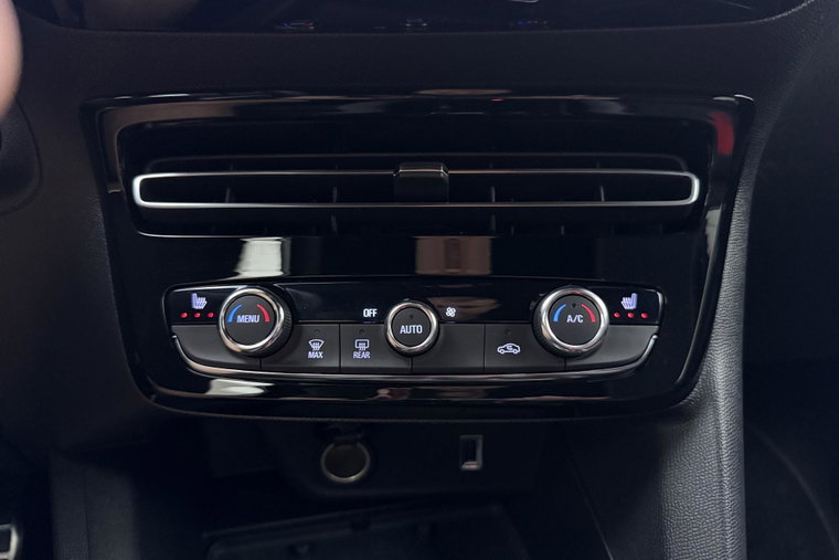 Vehicle Image 25