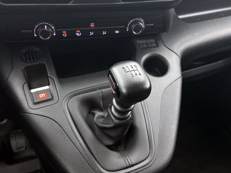 Vehicle Image 29
