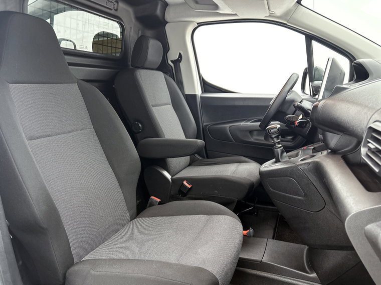 Vehicle Image 36