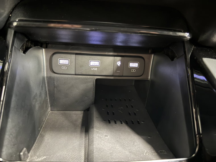 Vehicle Image 32