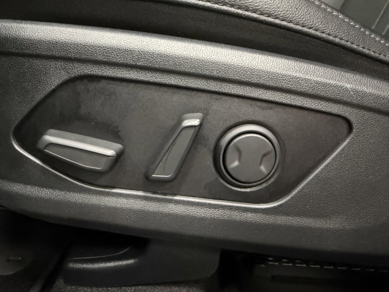 Vehicle Image 40