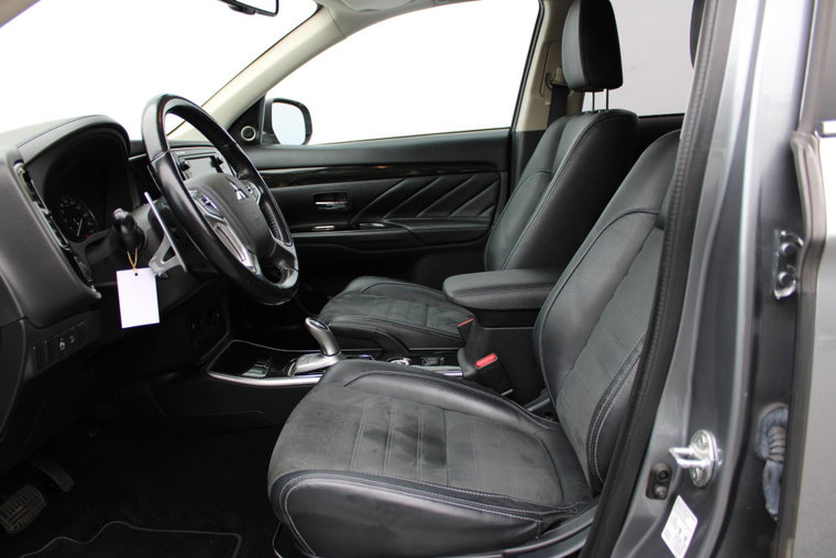Vehicle Image 15