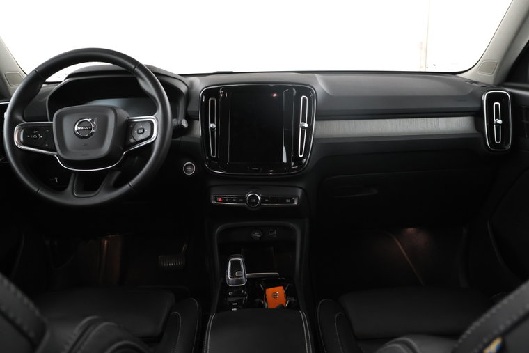 Vehicle Image 25