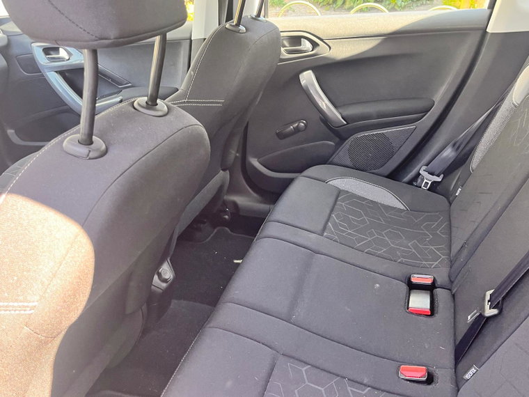 Vehicle Image 30