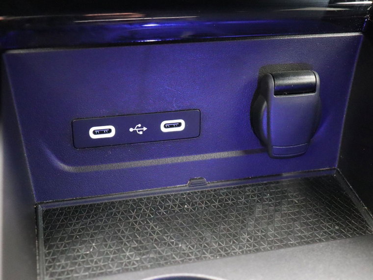 Vehicle Image 32