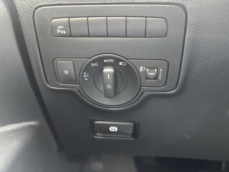 Vehicle Image 28