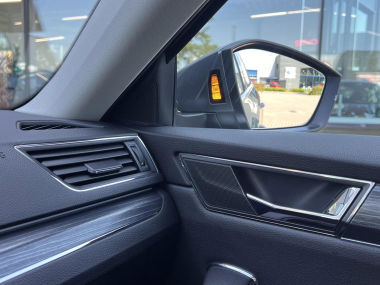 Vehicle Image 41