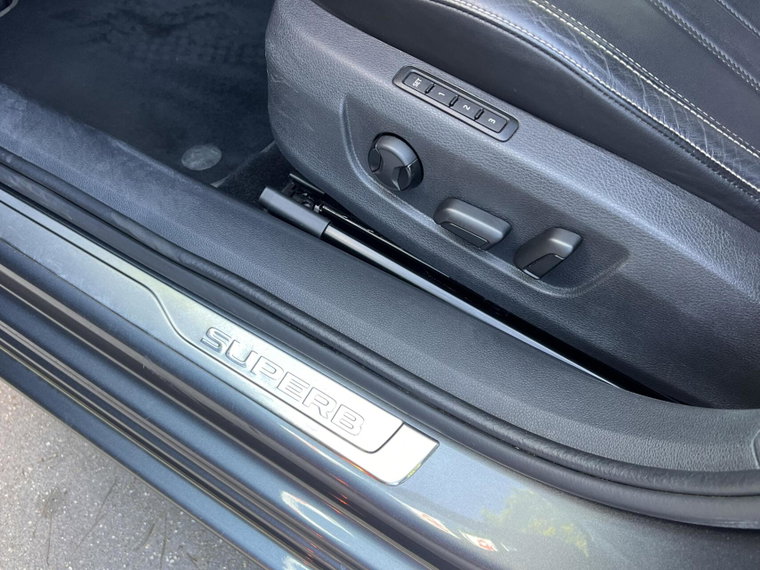 Vehicle Image 43