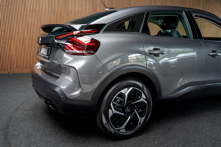 Vehicle Image 12